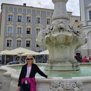 Meet your Posher, Laura